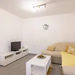 Appartement Roko V *
